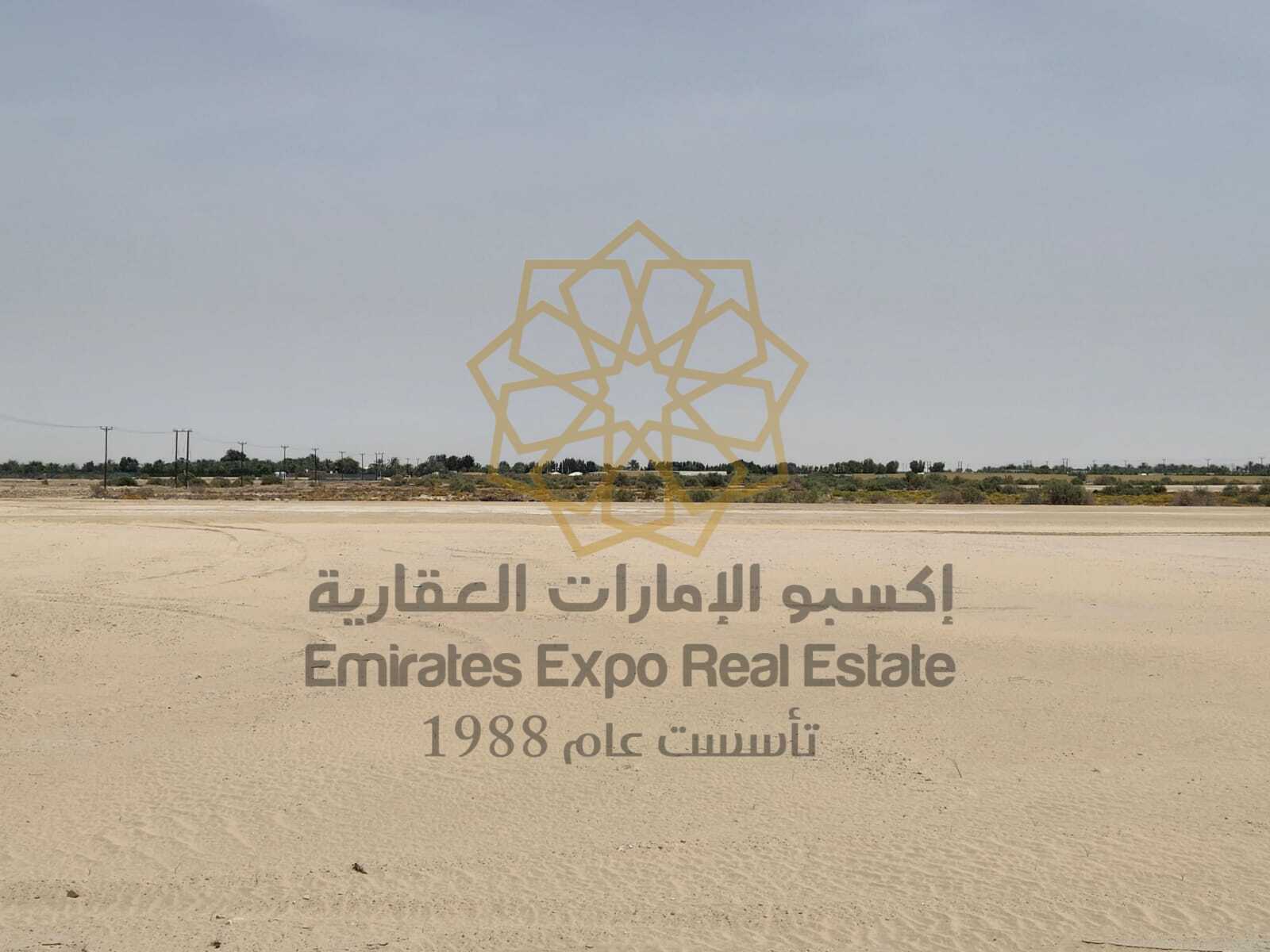 للبيع مزرعه بموقع مميز جدا بين دبي وابوظبي في العجبان